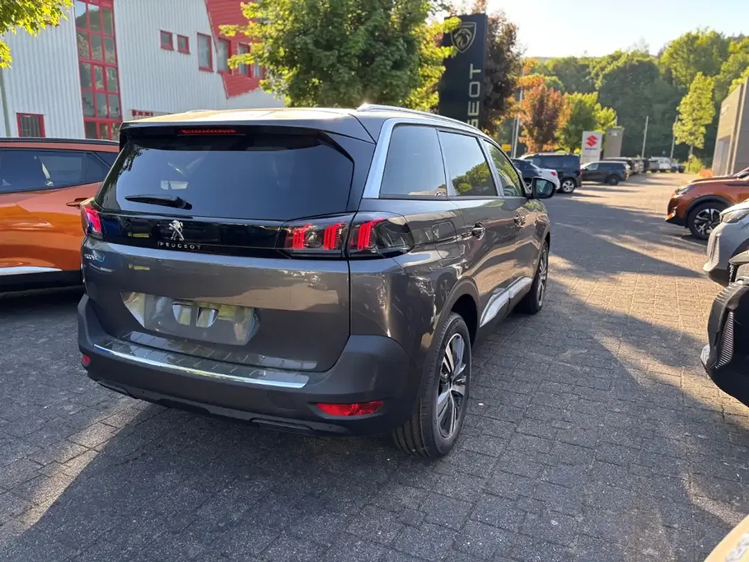 Peugeot 5008 130 HDi Allure Pack - Thumbnail 3