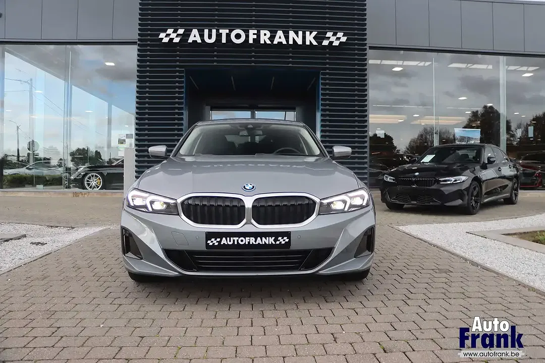 BMW 320 - Thumbnail 2