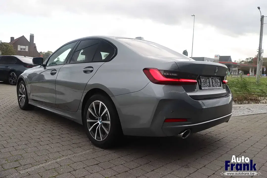 BMW 320 - Thumbnail 5