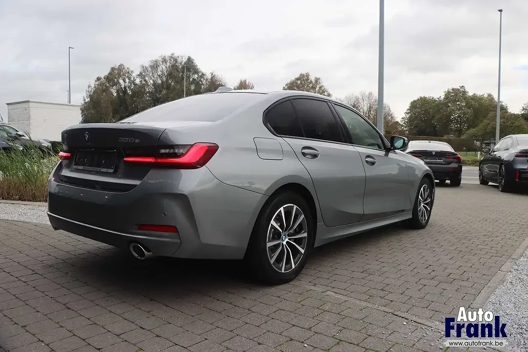 BMW 320 - Thumbnail 7