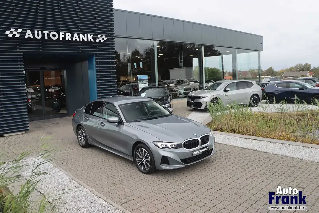 BMW 320 - Thumbnail 9