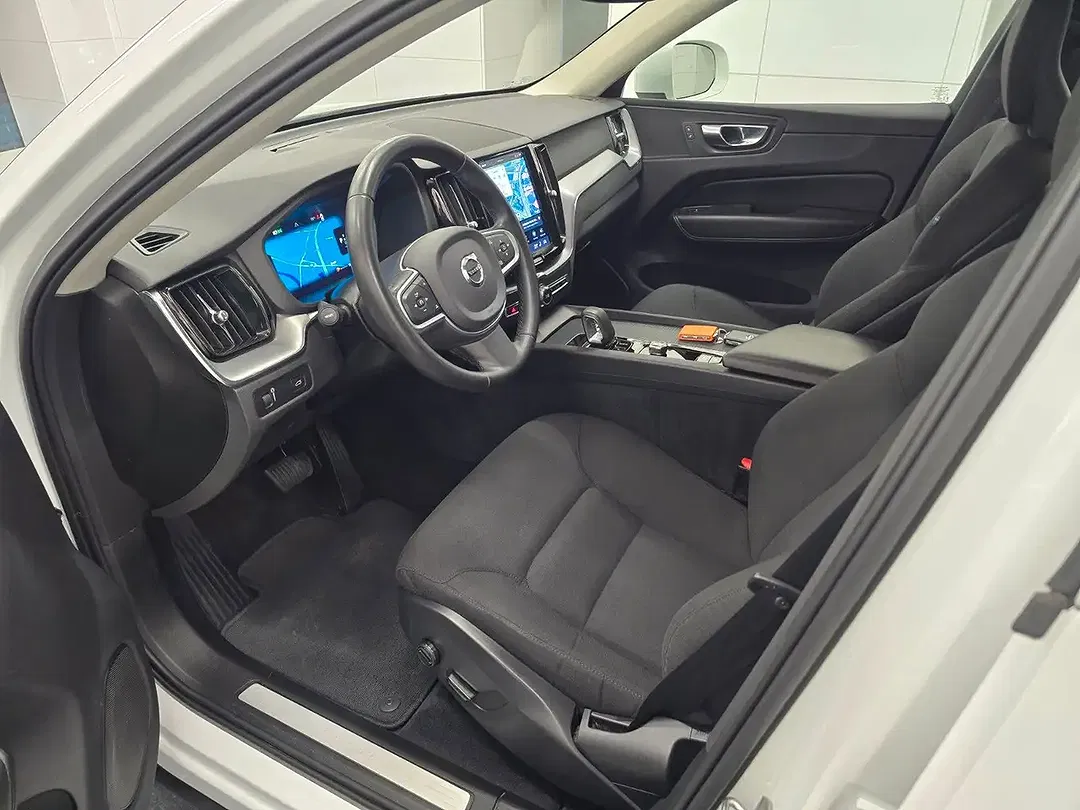 Volvo XC60 B4 Geartronic Momentum Pro - Thumbnail 6