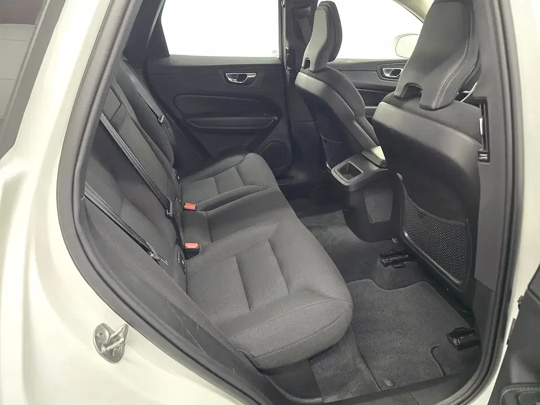 Volvo XC60 B4 Geartronic Momentum Pro - Thumbnail 7