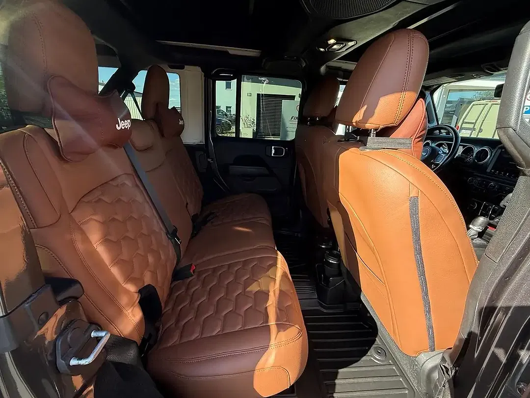 Jeep Wrangler Sport Sahara Hardtop - Thumbnail 13