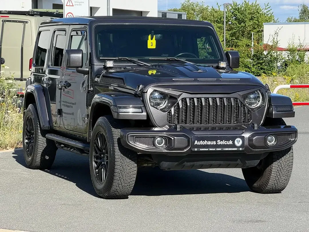 Jeep Wrangler Sport Sahara Hardtop - Thumbnail 3