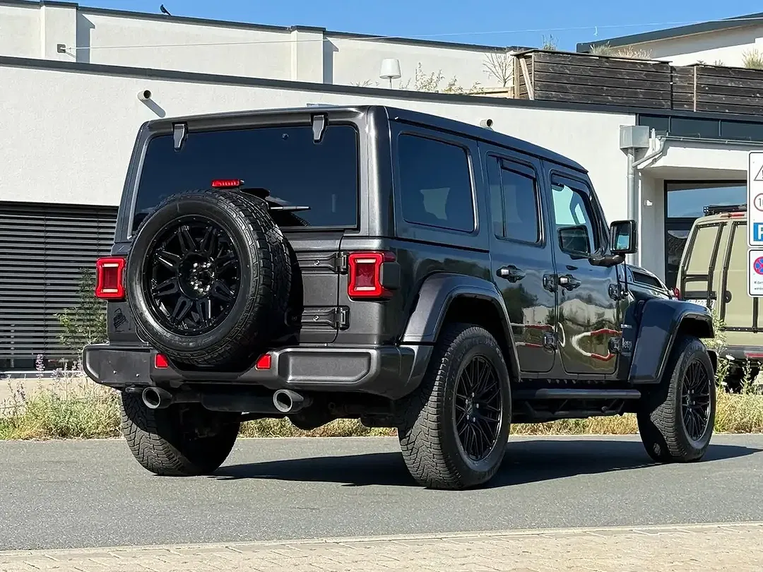 Jeep Wrangler Sport Sahara Hardtop - Thumbnail 4