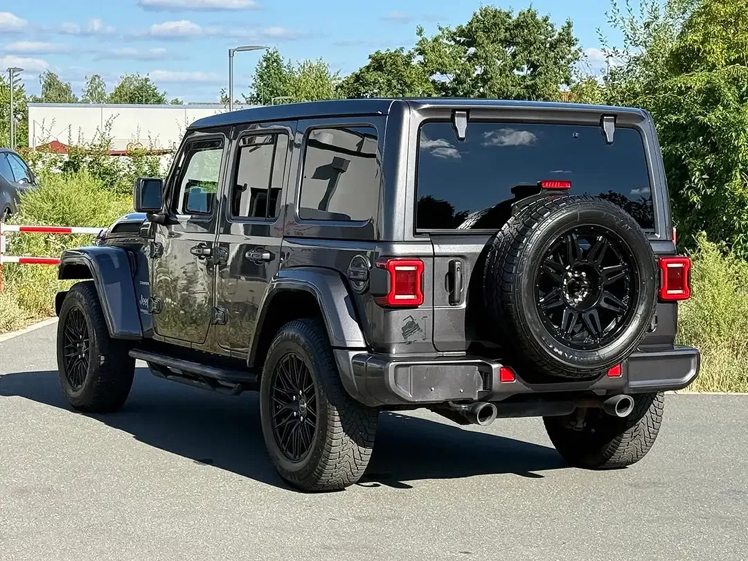 Jeep Wrangler Sport Sahara Hardtop - Thumbnail 6