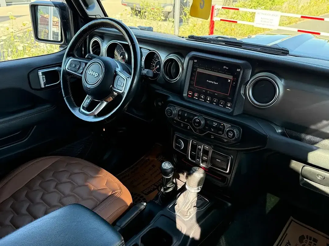 Jeep Wrangler Sport Sahara Hardtop - Thumbnail 8
