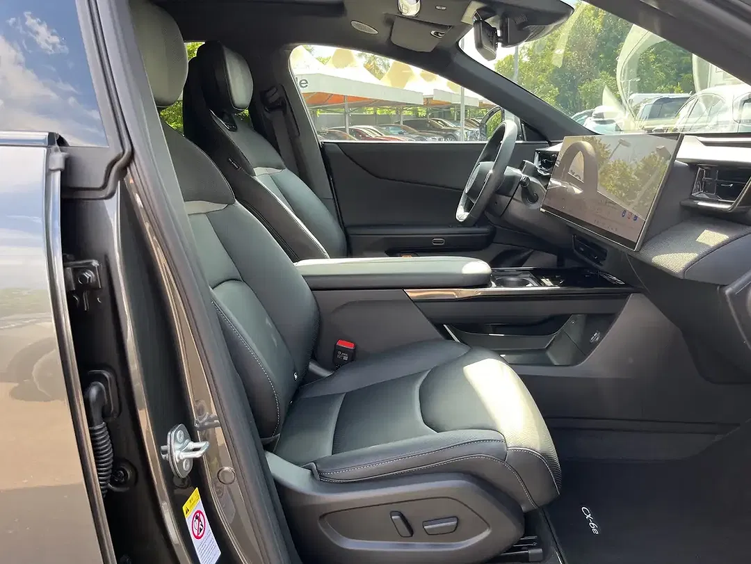 Mazda CX-6e EV Takumi - Thumbnail 7