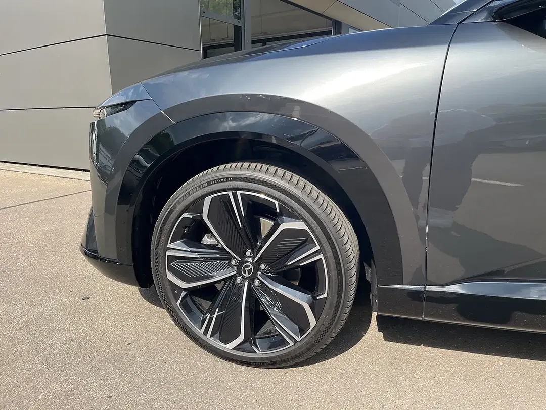 Mazda CX-6e EV Takumi - Thumbnail 9