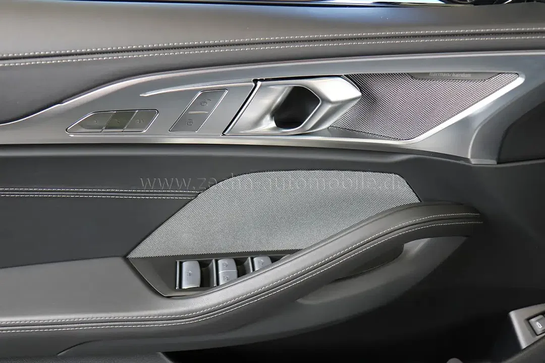 BMW 840 Convertible - Thumbnail 5