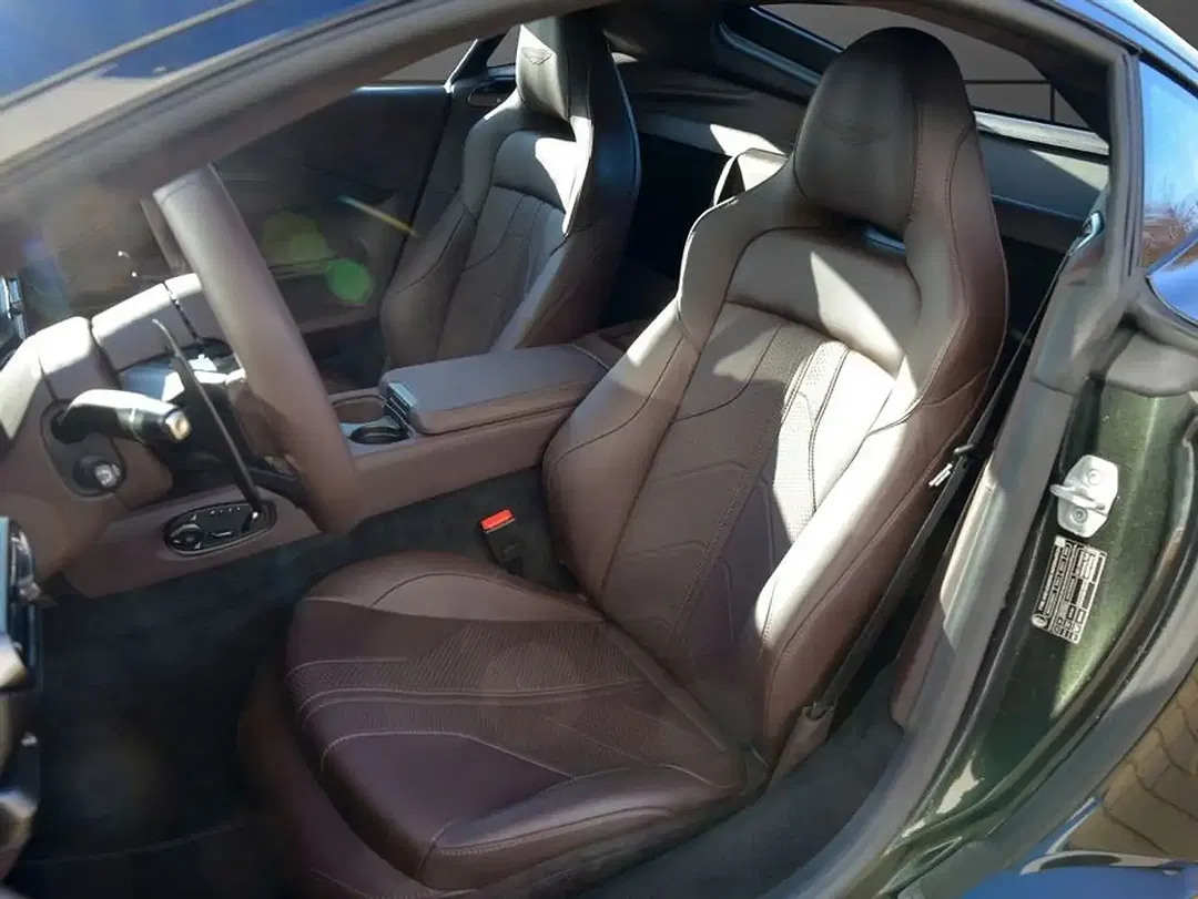 Aston Martin V8 Coupe - Thumbnail 10