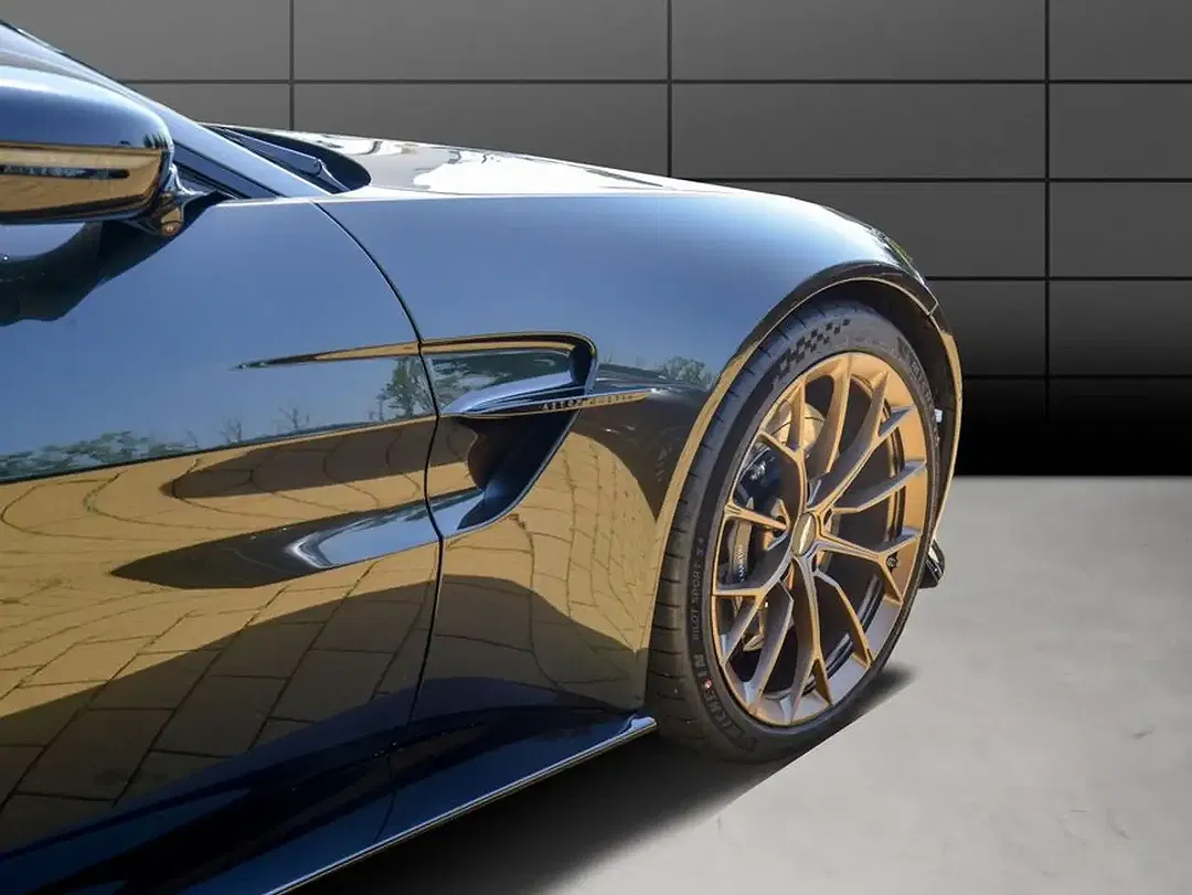 Aston Martin V8 Coupe - Thumbnail 8
