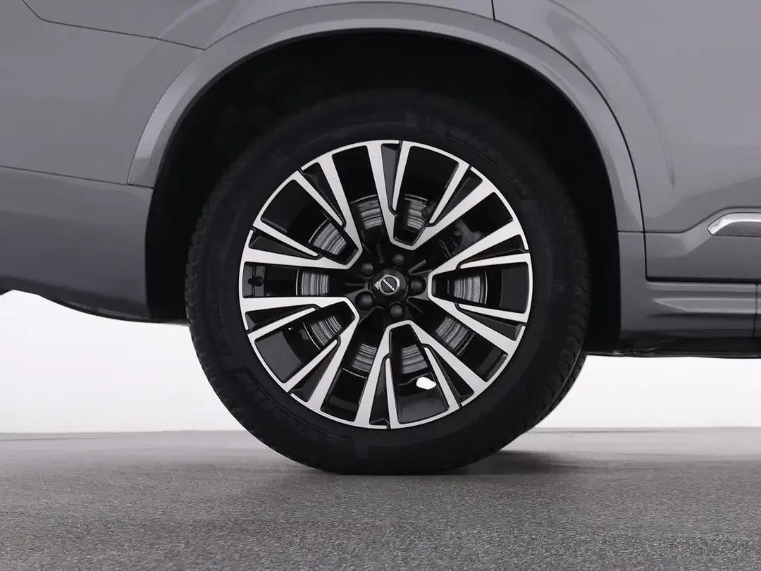 Volvo XC90 T8 Core - Thumbnail 23