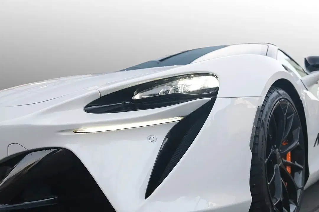 McLaren Artura - Thumbnail 11