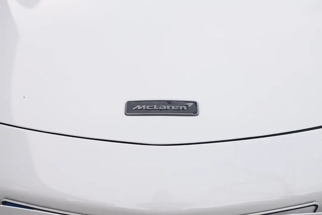 McLaren Artura - Thumbnail 12