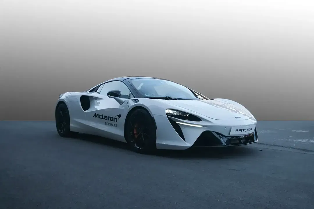 McLaren Artura - Thumbnail 3
