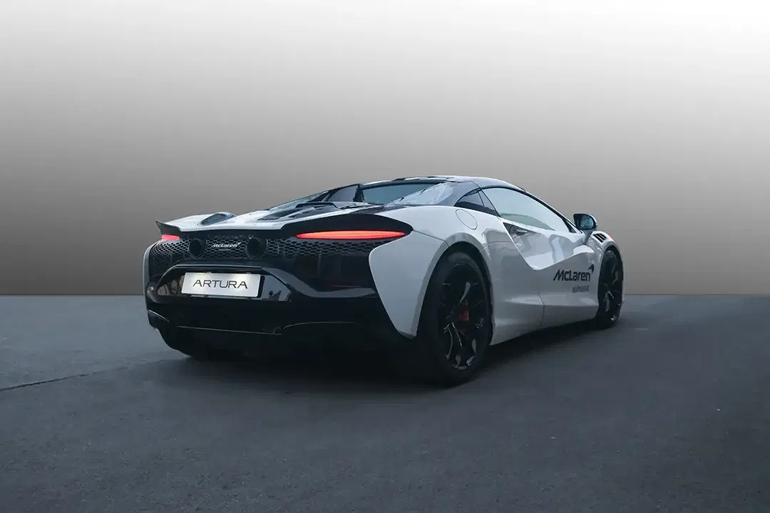 McLaren Artura - Thumbnail 4