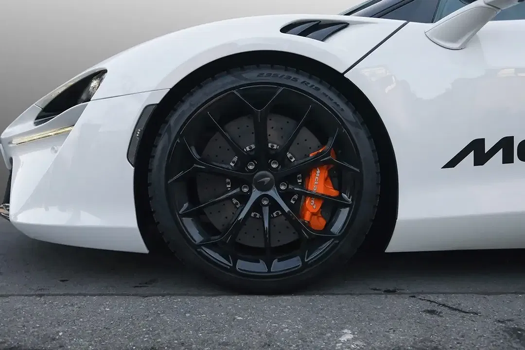 McLaren Artura - Thumbnail 8