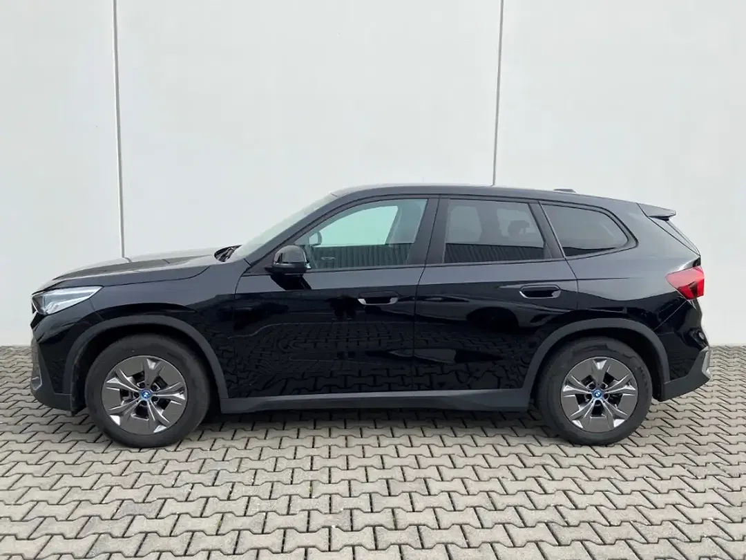 BMW iX1 xDrive - Thumbnail 3