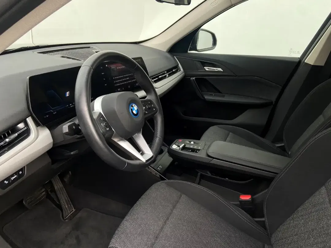 BMW iX1 xDrive - Thumbnail 5