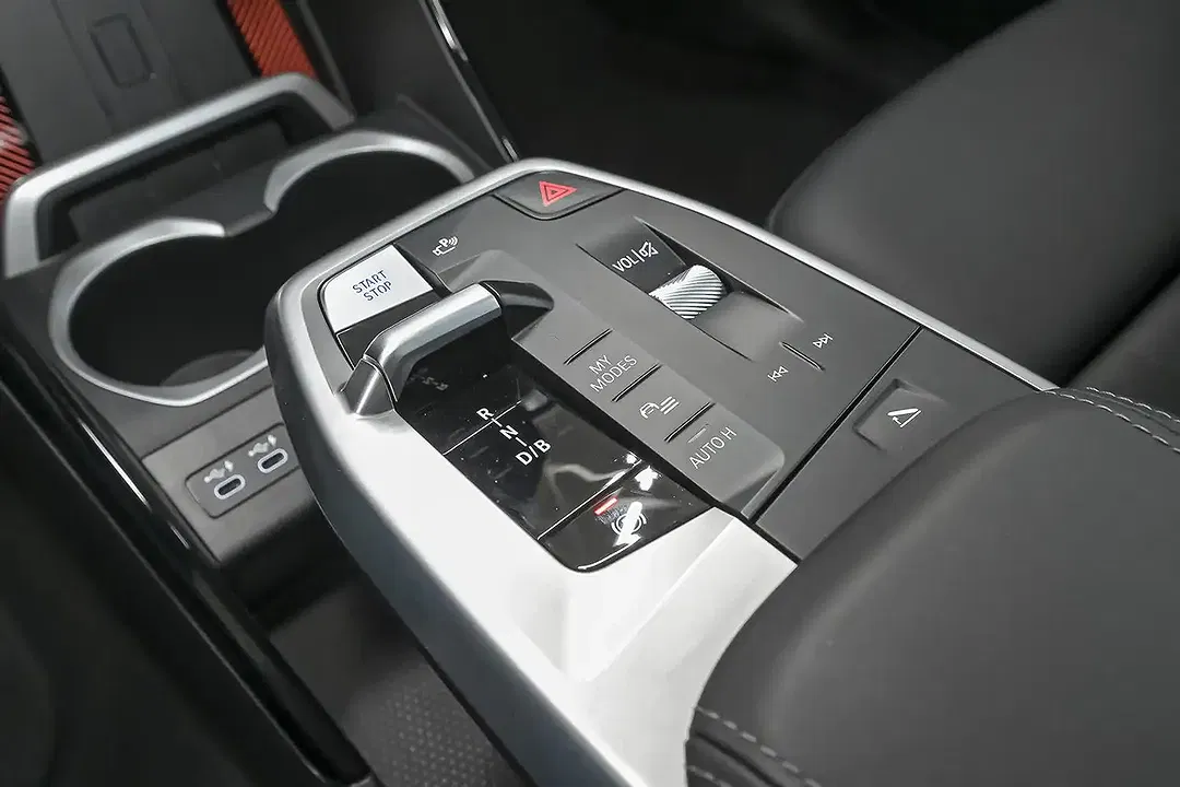 BMW iX2 - Thumbnail 5