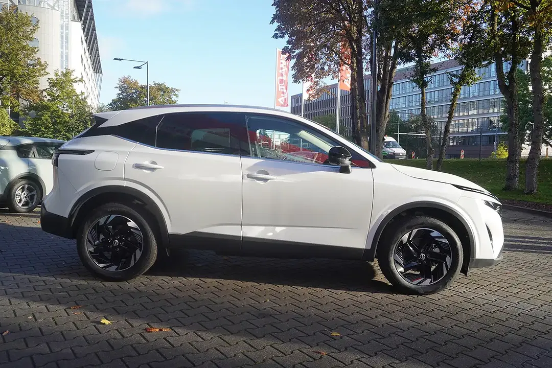 Nissan Qashqai 1.3 DIG-T AUT N-Connecta - Thumbnail 3