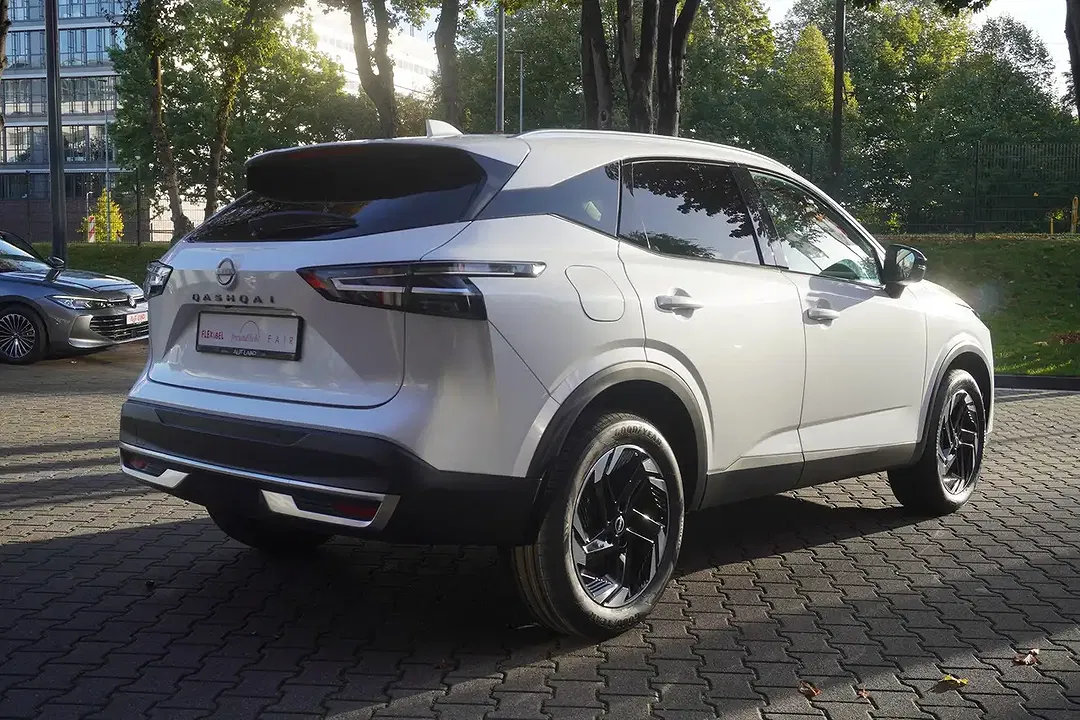 Nissan Qashqai 1.3 DIG-T AUT N-Connecta - Thumbnail 4