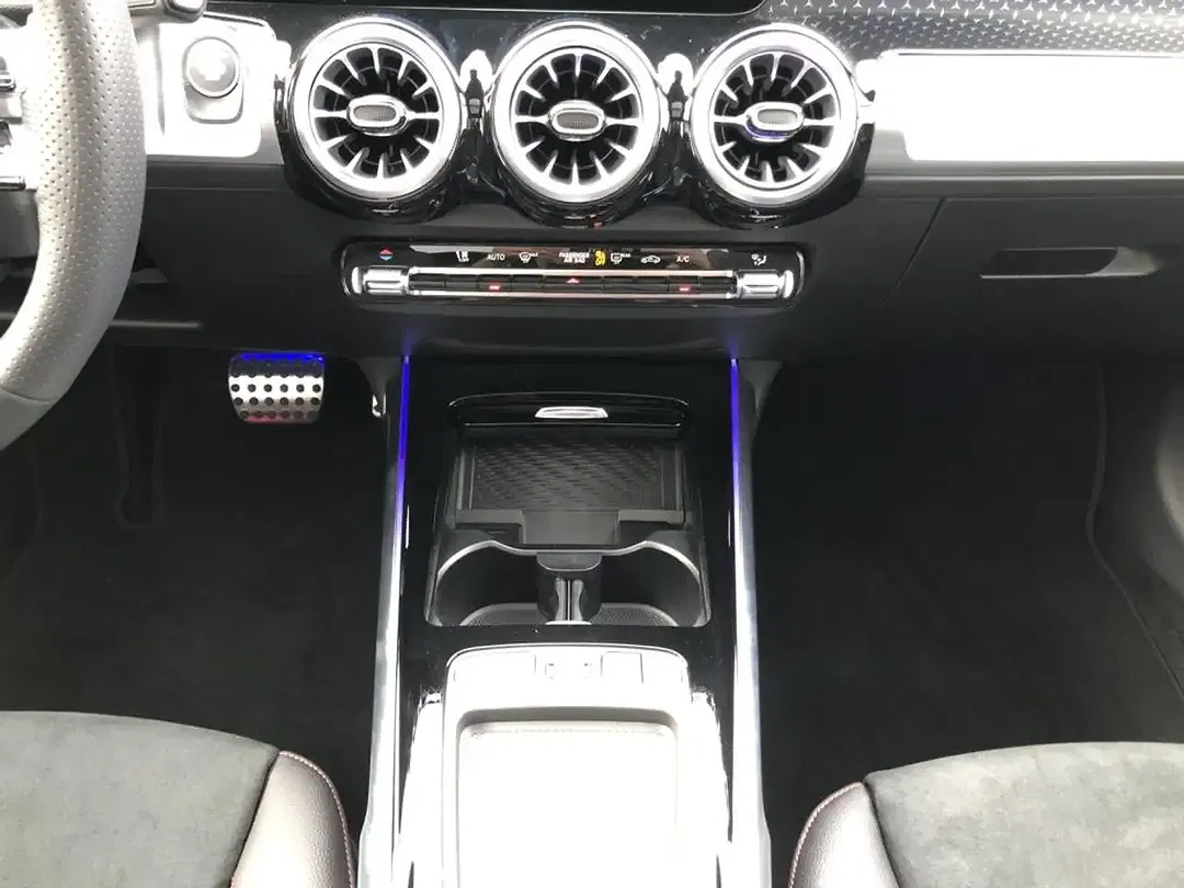Mercedes-Benz GLB 220 4MATIC AMG MBUX Night - foto 14