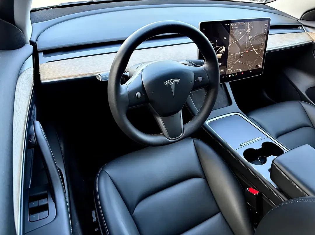 Tesla Model 3 Standard Range Plus - Thumbnail 11