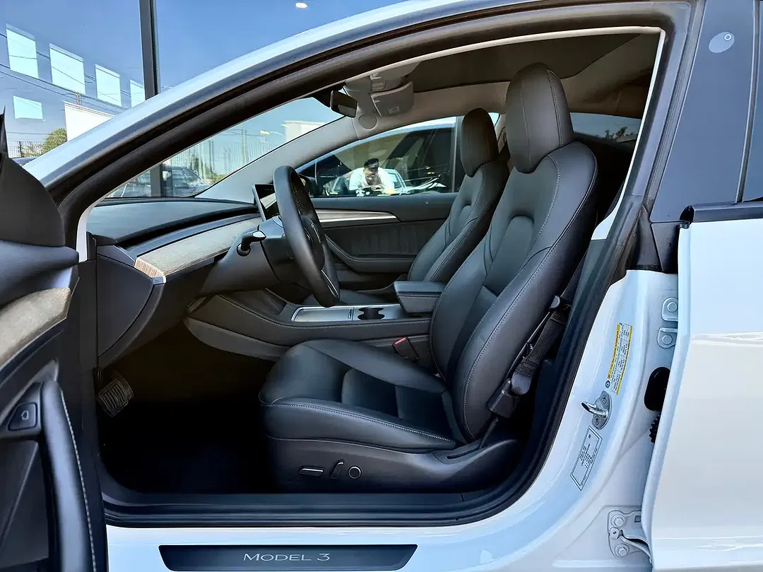 Tesla Model 3 Standard Range Plus - Thumbnail 13