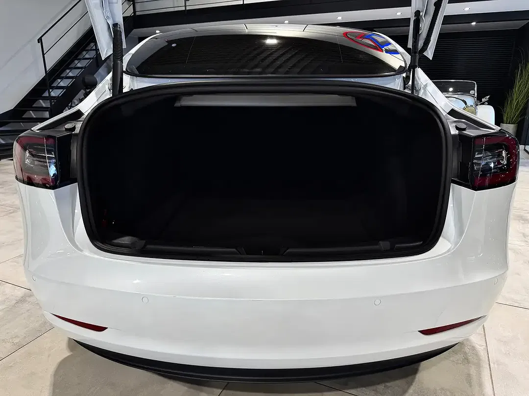 Tesla Model 3 Standard Range Plus - Thumbnail 6