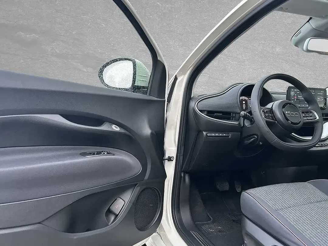 Fiat 500e Icon - Thumbnail 5