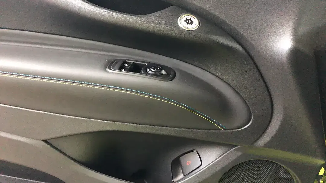 Abarth 500e Scorpionissima - foto 12