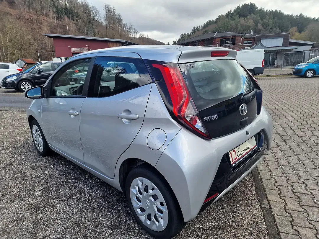 Toyota Aygo - Thumbnail 4