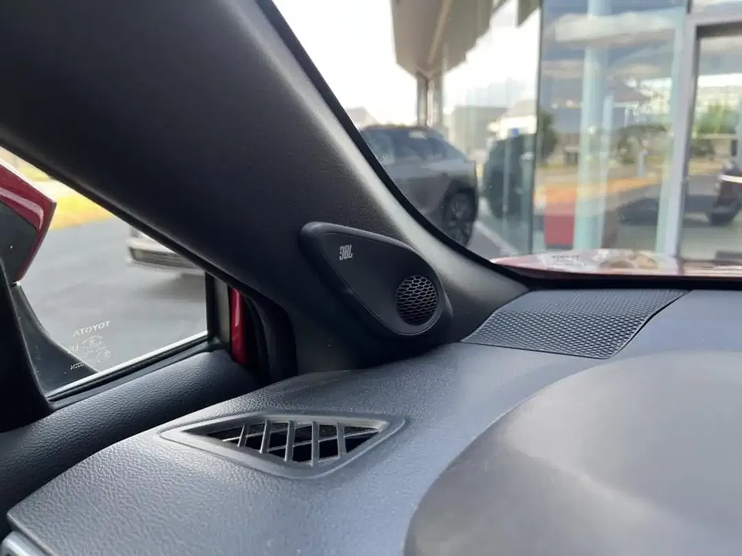 Toyota Corolla Cross Hybrid Premium - Thumbnail 15