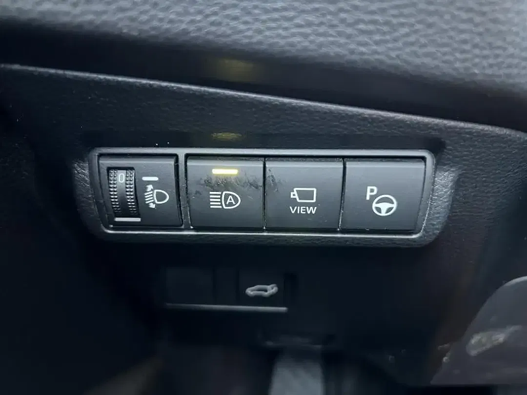 Toyota Corolla Cross Hybrid Premium - Thumbnail 16