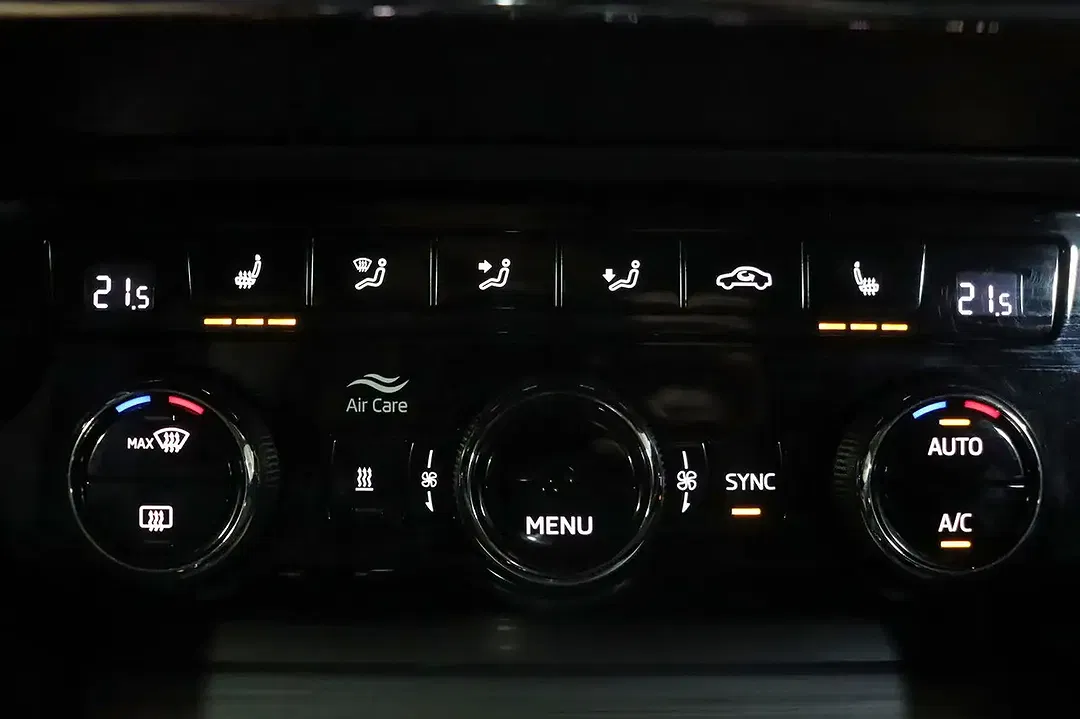 Skoda Superb iV Combi Ambition - Thumbnail 13