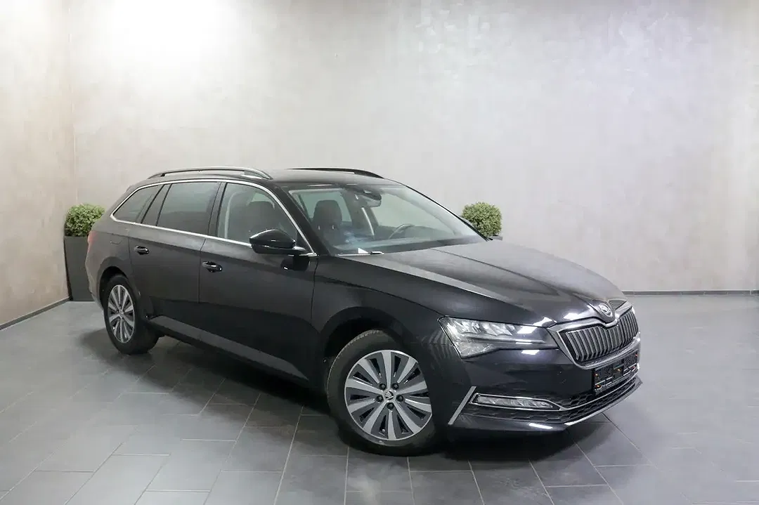 Skoda Superb iV Combi Ambition - Thumbnail 2