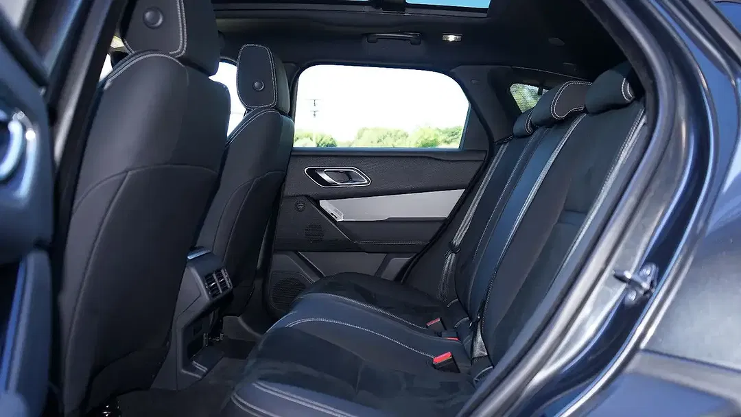 Land Rover Range Rover Velar P400e 4x4 PHEV - Thumbnail 8