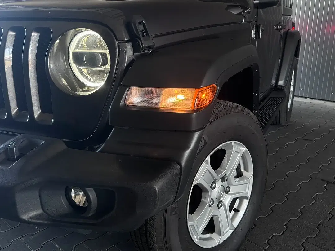 Jeep Wrangler Sport S - Thumbnail 3