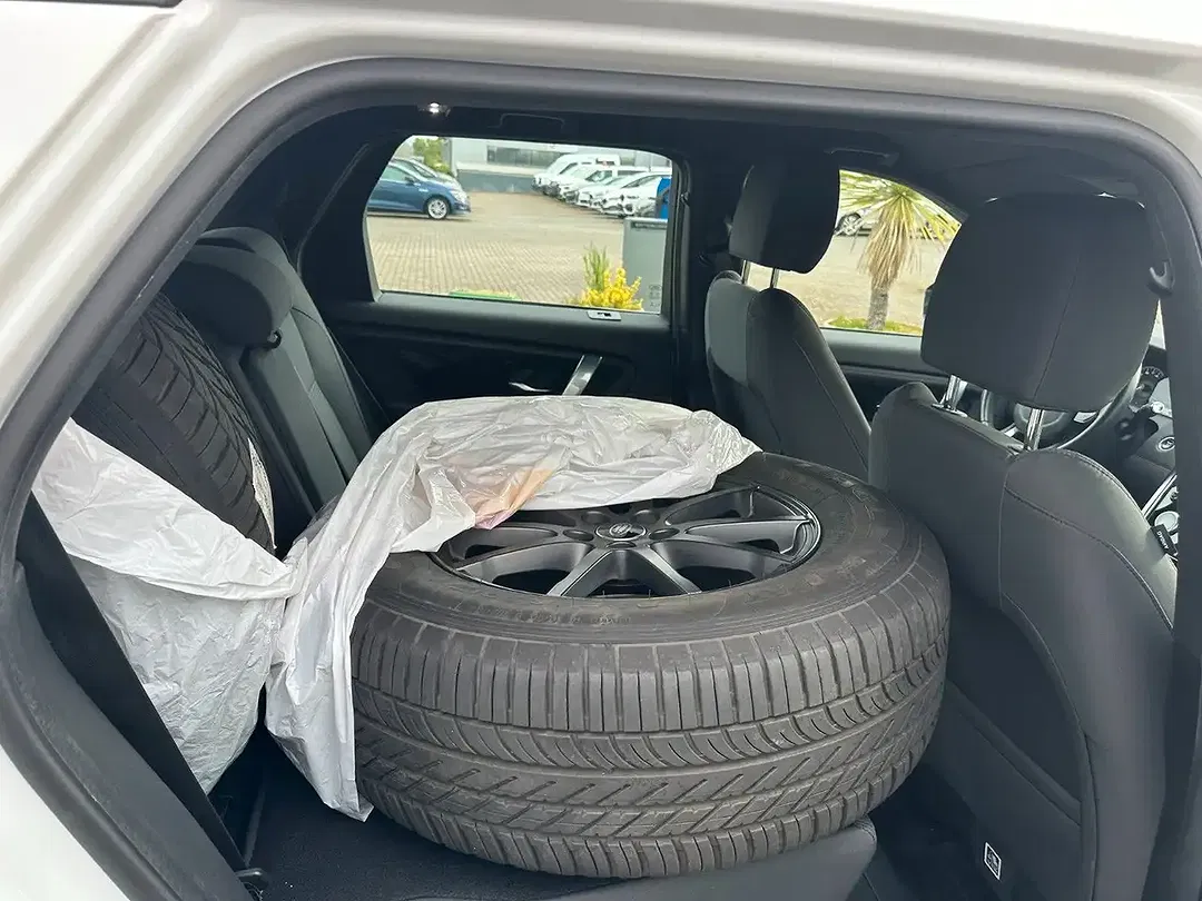 Land Rover Discovery Sport - Thumbnail 13