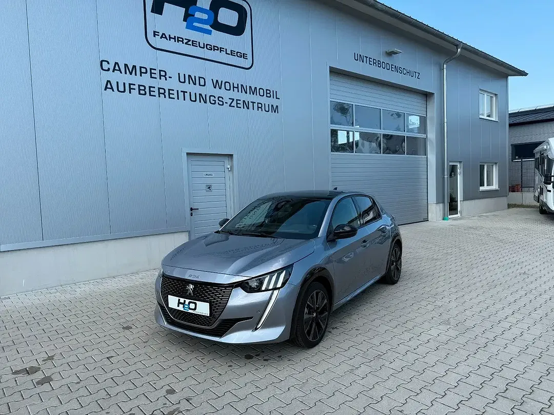 Peugeot 208 GT - foto 1