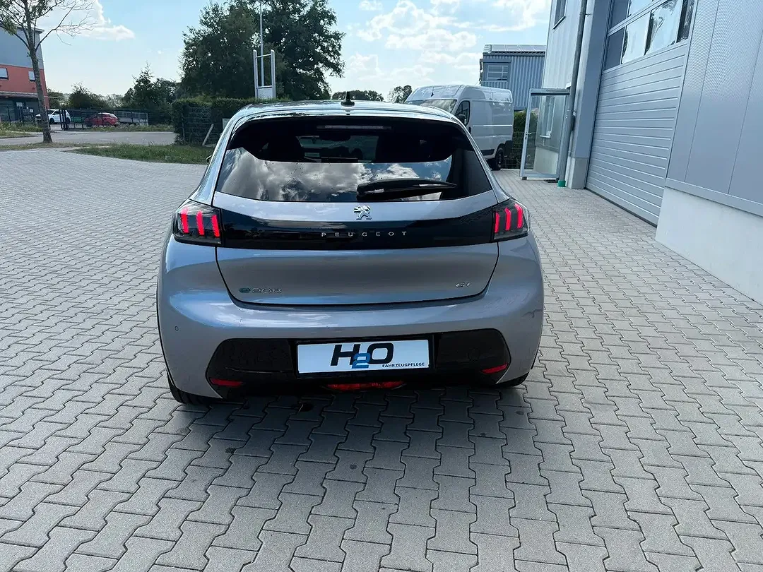 Peugeot 208 GT - Thumbnail 4