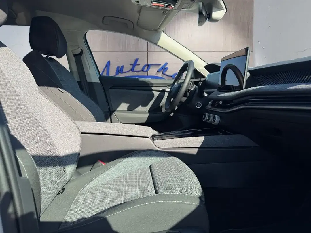 Skoda Superb 2.0 TDI DSG Combi - foto 15