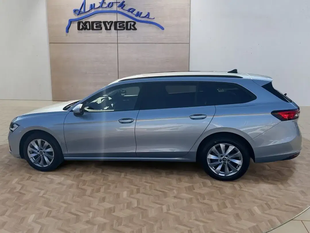 Skoda Superb 2.0 TDI DSG Combi - foto 2