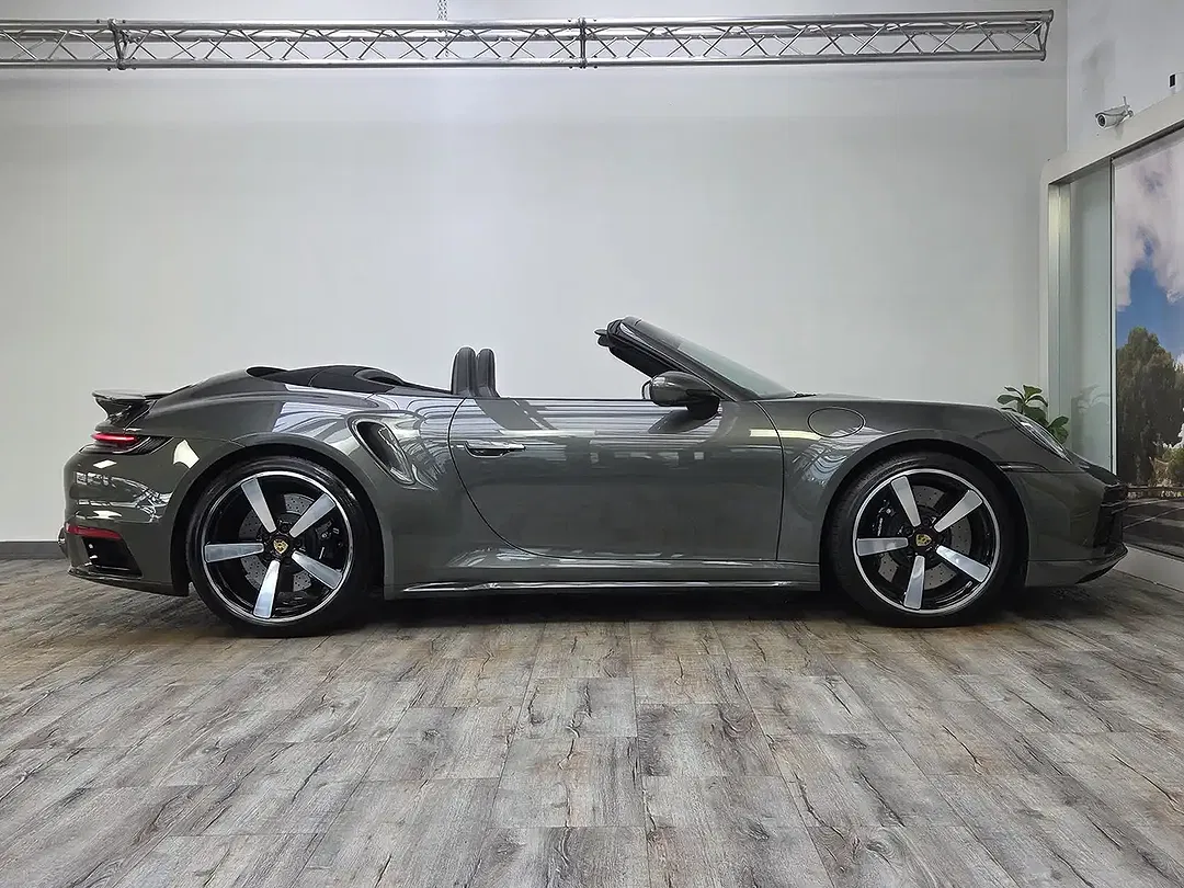 Porsche 992 Turbo Cabriolet - Thumbnail 4