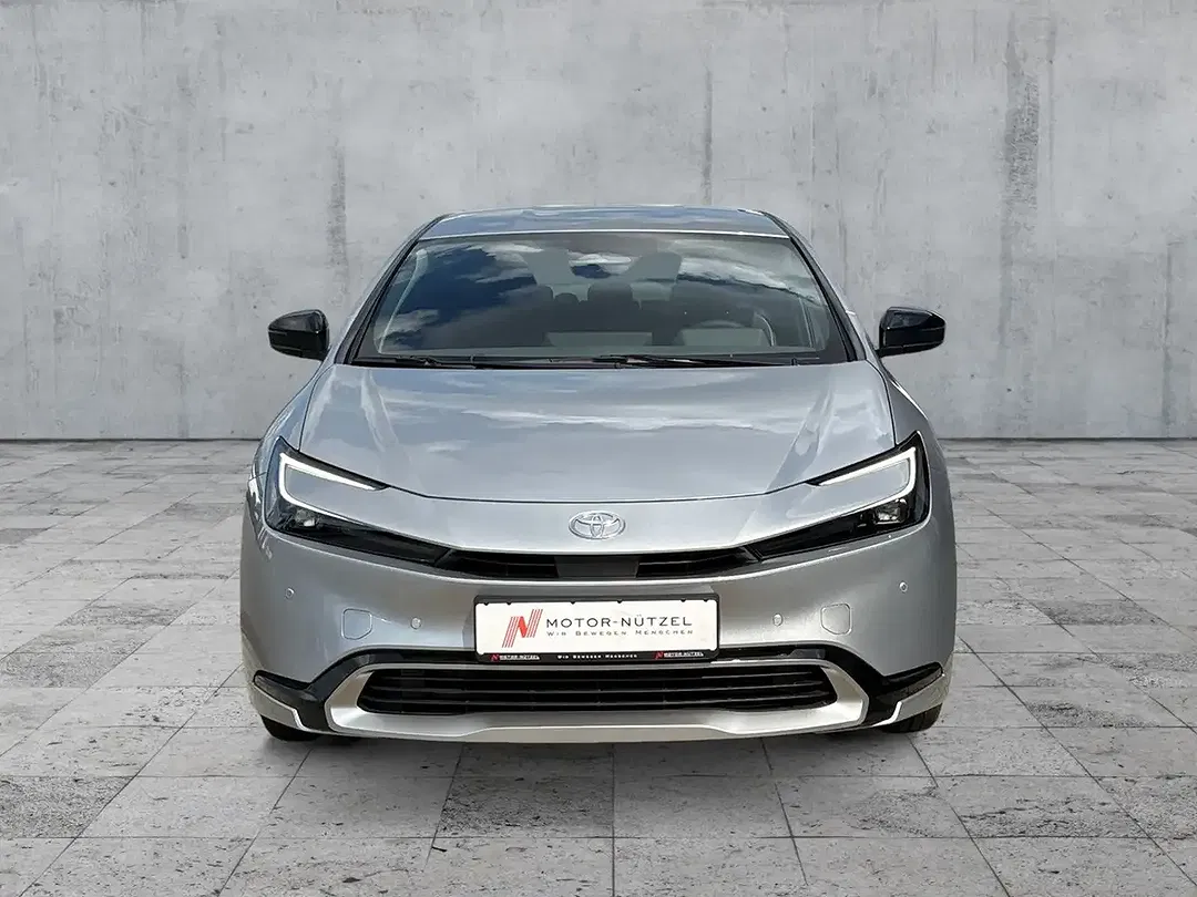 Toyota Prius Hybrid Executive - Thumbnail 3