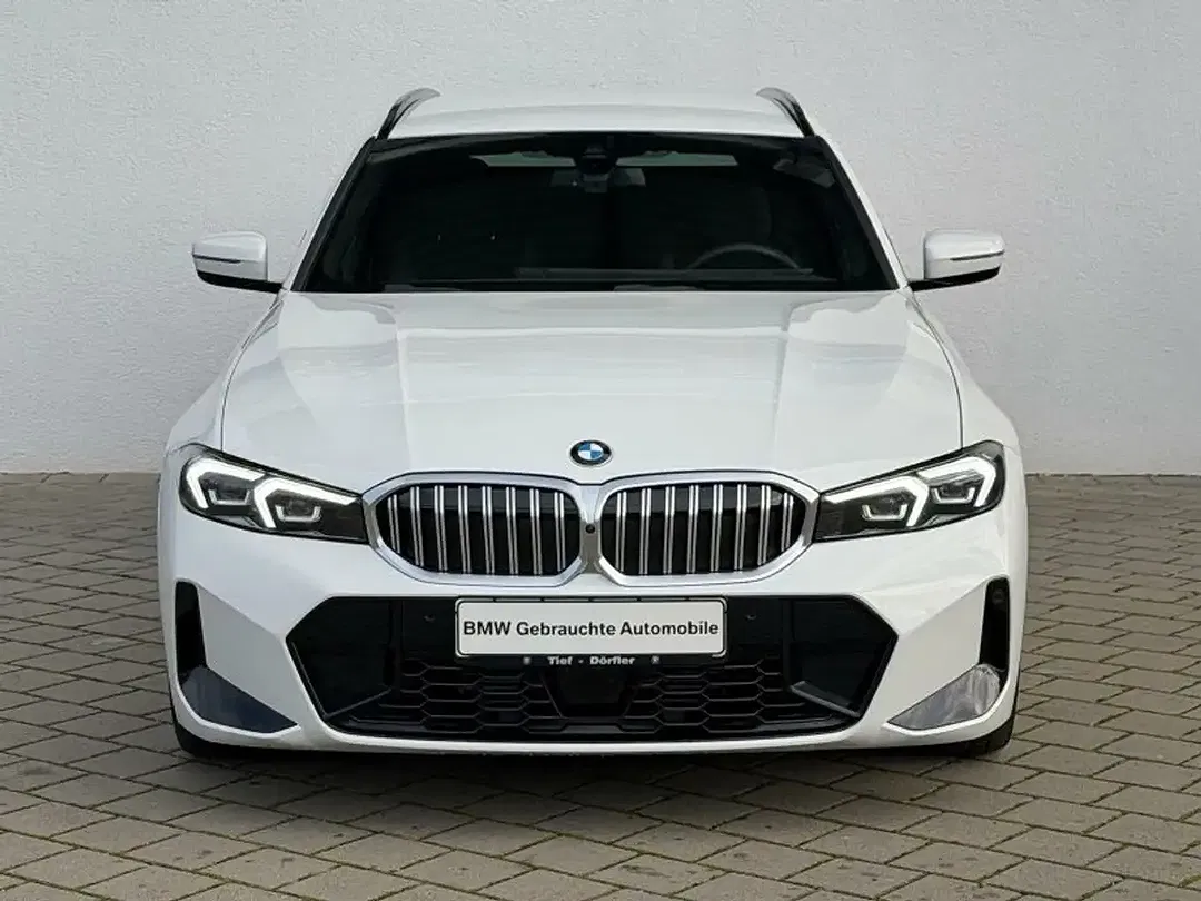 BMW 320 Touring M Sport - Thumbnail 2