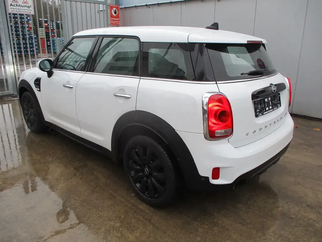 MINI One - Thumbnail 4